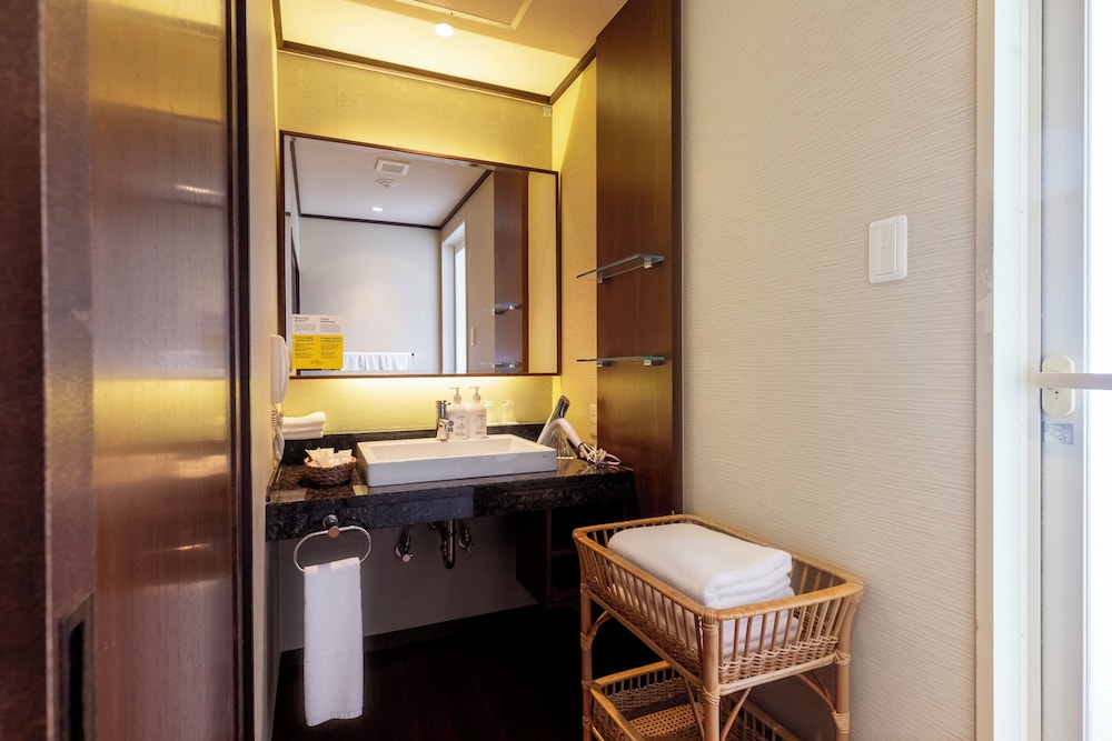 スイート シングルベッド 2 台 (Castle View) バスルーム0 | ANAホリデイ・イン金沢スカイ by IHG