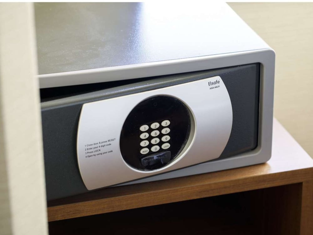 スタンダード ルーム クイーンベッド 1 台 客室の設備とサービス4 | ANAホリデイ・イン金沢スカイ by IHG