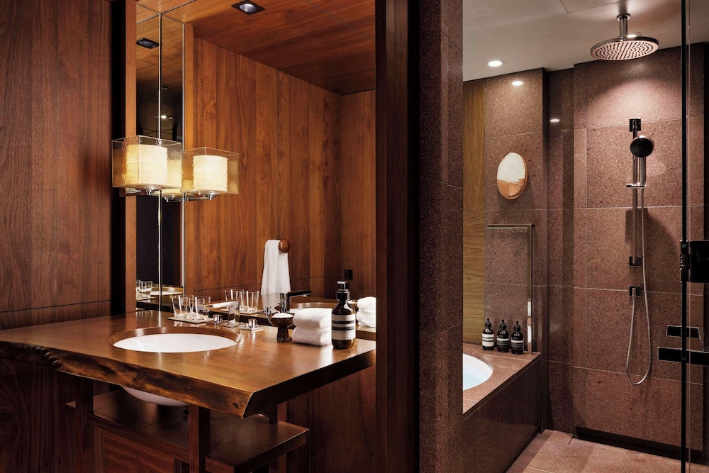 ルーム キングベッド 1 台 パークビュー バスルーム1 | アンダーズ東京 虎ノ門ヒルズ - ア コンセプト バイ ハイアット