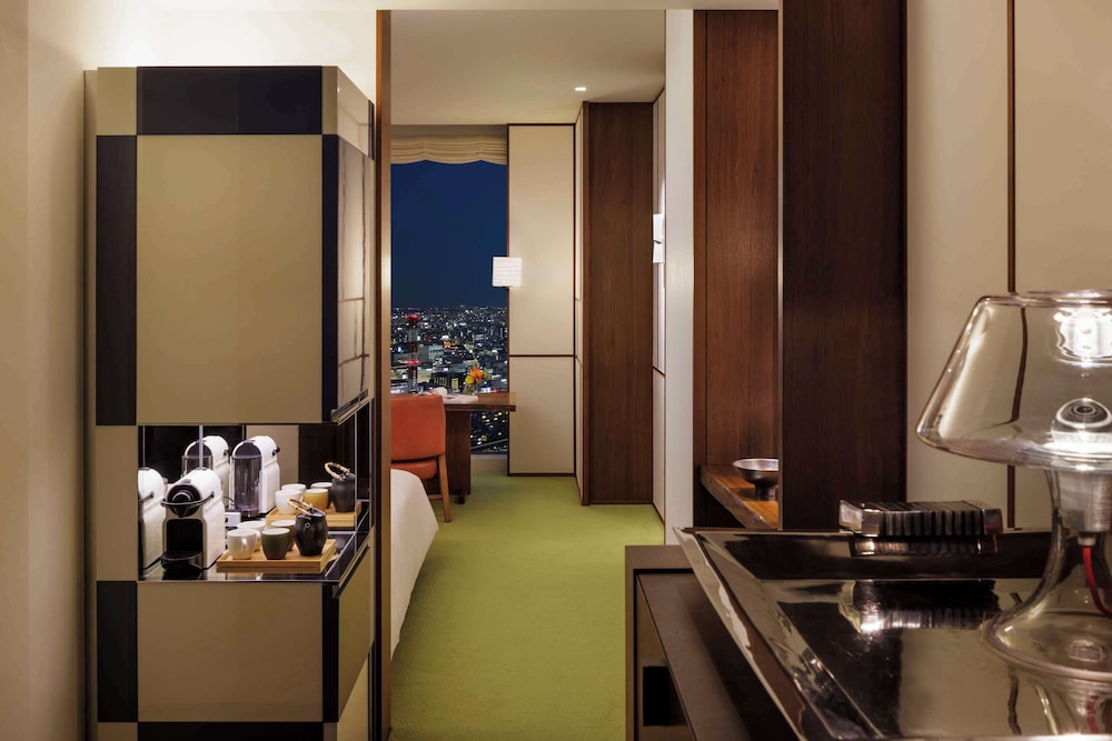 ルーム シングルベッド 2 台 ベイビュー 客室2 | アンダーズ東京 虎ノ門ヒルズ - ア コンセプト バイ ハイアット