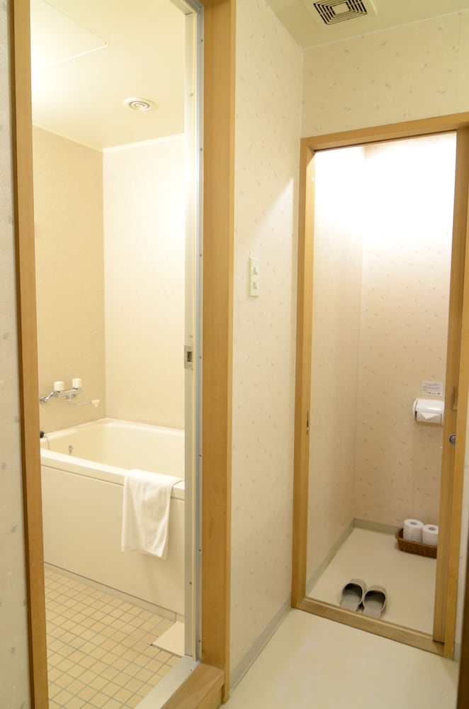 和室10畳 バス/トイレ付 (禁煙) バスルーム0 | 定山渓万世閣 ホテルミリオーネ
