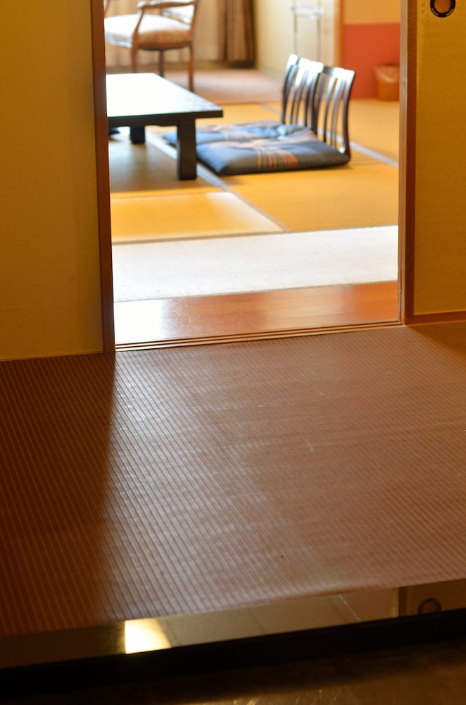 和室10畳 バス/トイレ付 (禁煙) 客室2 | 定山渓万世閣 ホテルミリオーネ