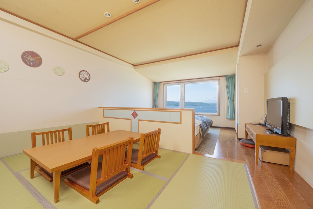 [西館 湖側] 和洋室 禁煙 客室1 | 洞爺湖万世閣ホテル レイクサイドテラス