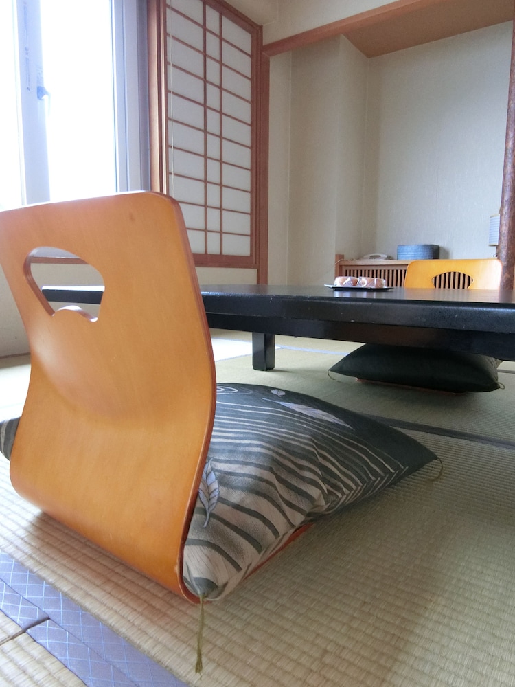 [湖側] 和室8-10畳 禁煙 客室1 | 洞爺湖万世閣ホテル レイクサイドテラス