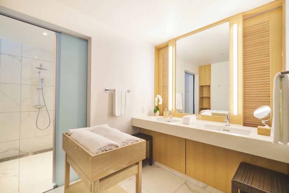 ロイヤルスイートルーム 禁煙 バスルーム0 | オリオンホテル モトブ リゾート＆スパ