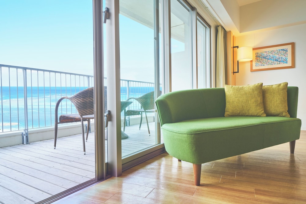 オーシャンユニバーサルルーム 禁煙 バルコニーからの眺望0 | オリオンホテル モトブ リゾート＆スパ