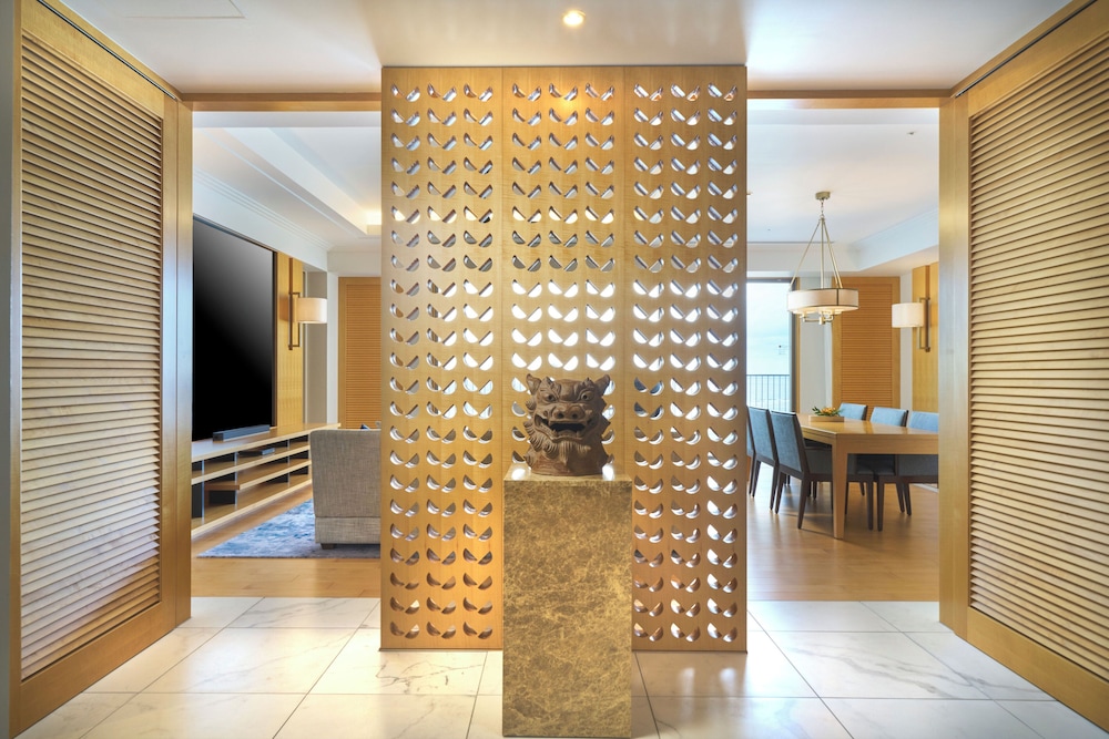 ロイヤルスイートルーム 禁煙 客室1 | オリオンホテル モトブ リゾート＆スパ