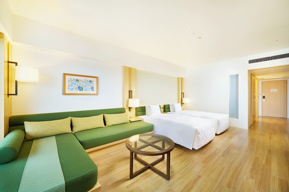 オーシャンツイン禁煙 客室内のダイニングエリア0 | オリオンホテル モトブ リゾート＆スパ