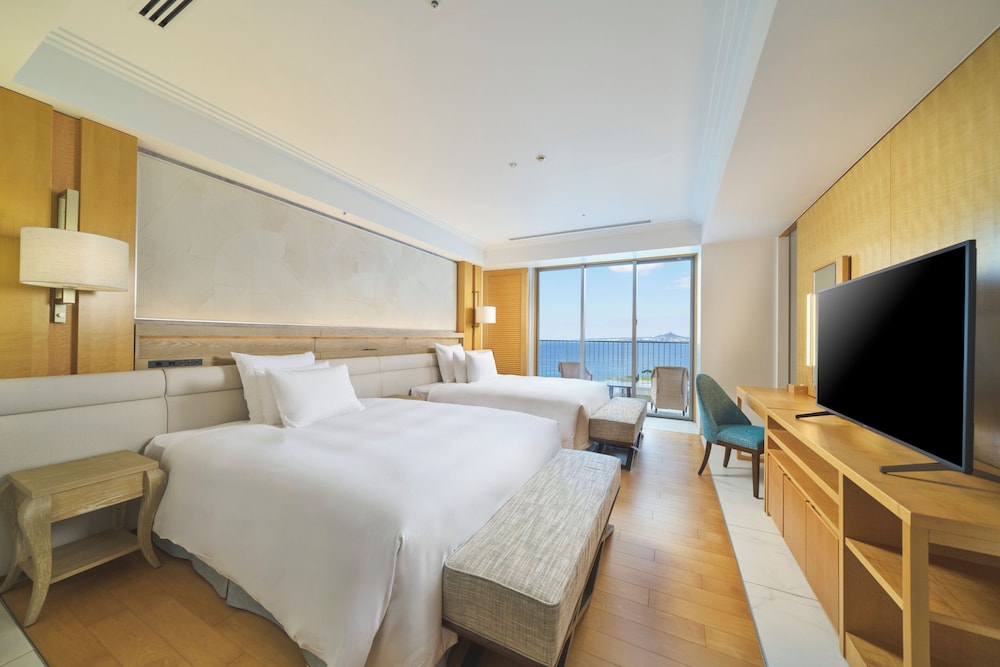 ロイヤルスイートルーム 禁煙 客室2 | オリオンホテル モトブ リゾート＆スパ