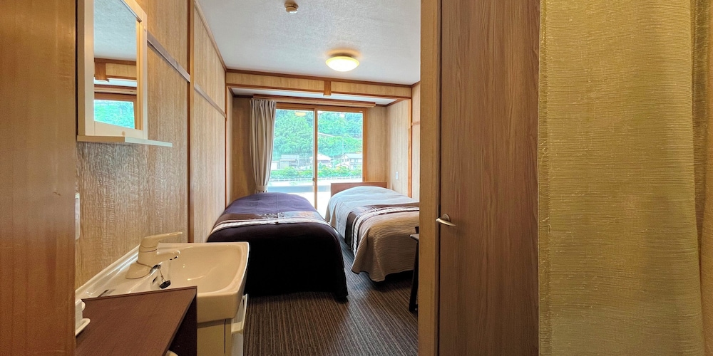 ツインルーム (禁煙) 客室1 | 温泉ビジネスホテル富喜屋