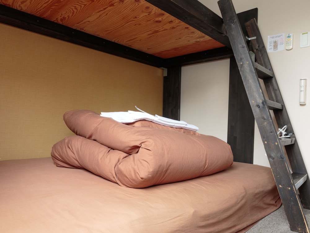 二段ベッドツイン (バスルーム付き) 客室5 | Fukuoka Hana Hostel - 福岡花宿 -