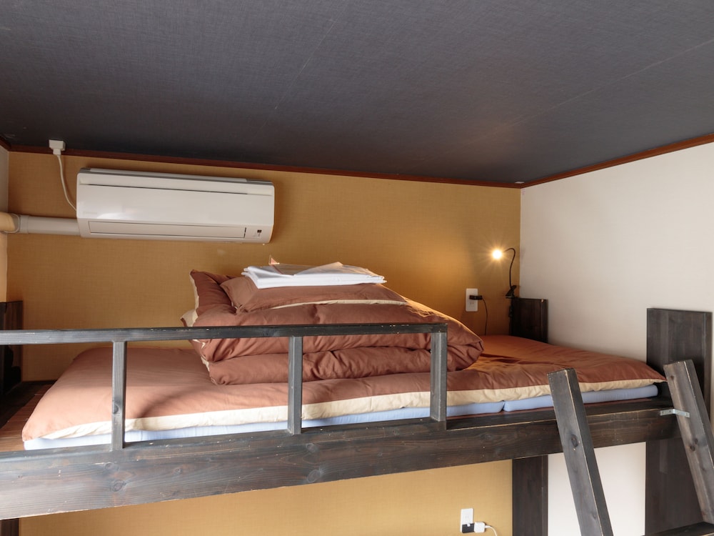 二段ベッドツイン (バスルーム付き) 客室6 | Fukuoka Hana Hostel - 福岡花宿 -