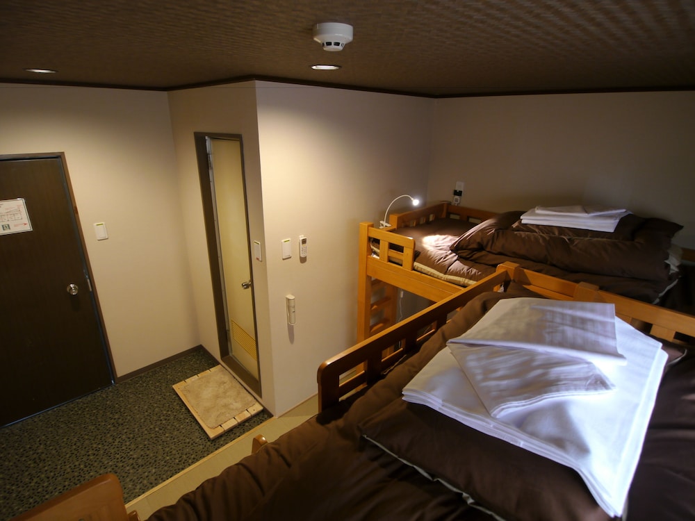 二段ベッド　トリプルルーム (2段ベッド2台, バスルーム付き) 客室7 | Fukuoka Hana Hostel - 福岡花宿 -