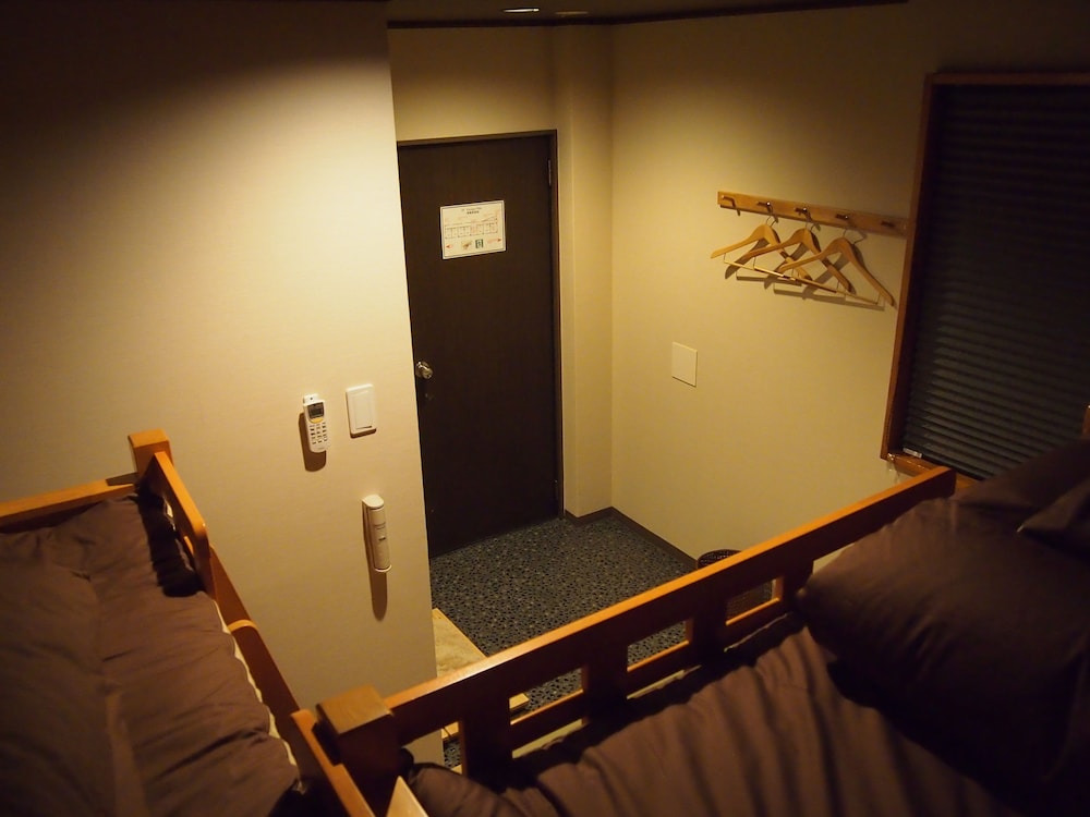 二段ベッド　トリプルルーム (2段ベッド2台, バスルーム付き) 客室1 | Fukuoka Hana Hostel - 福岡花宿 -