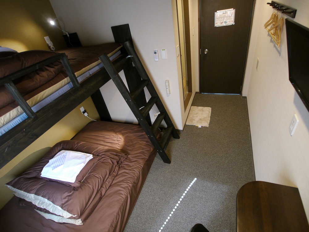 二段ベッドツイン (バスルーム付き) 客室4 | Fukuoka Hana Hostel - 福岡花宿 -