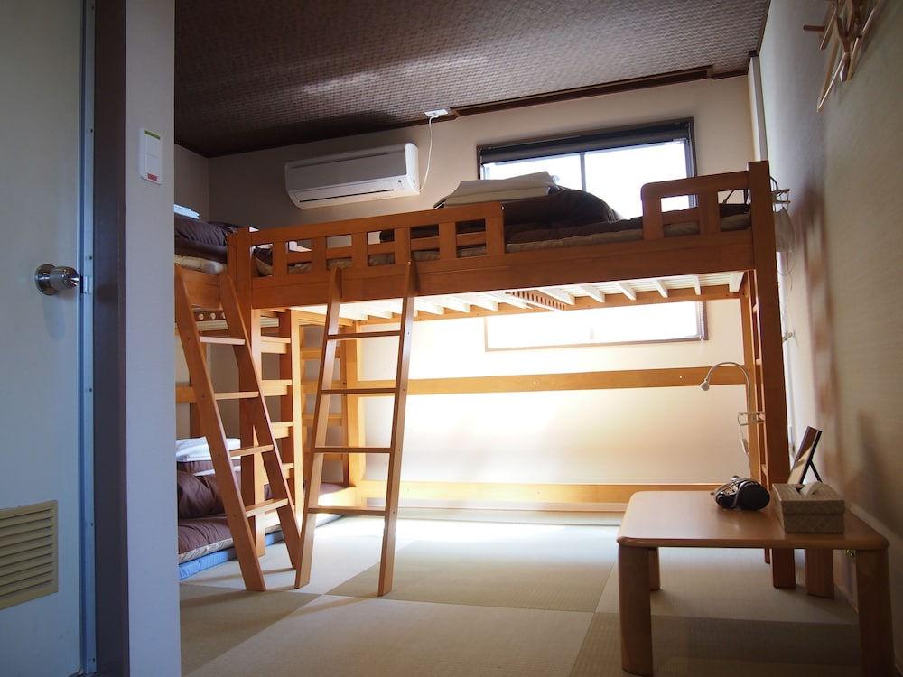 二段ベッド　トリプルルーム (2段ベッド2台, バスルーム付き) 客室5 | Fukuoka Hana Hostel - 福岡花宿 -