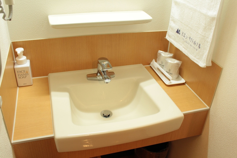 和室 オーシャンビュー 禁煙 (36平米) [2名利用] バスルーム2 | 宮島シーサイド ホテル