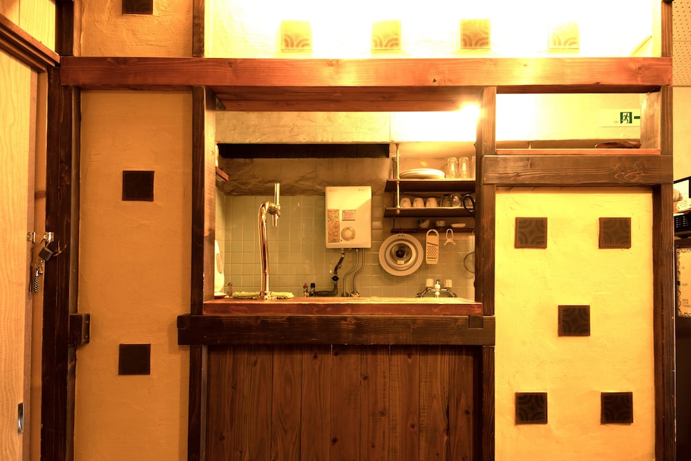 トリプルルーム（和室タイプA） リビング エリア1 | ゲストハウスゆるる