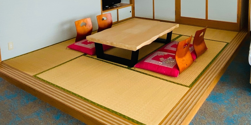 エグゼクティブルーム : 定員4名-5名 喫煙可 客室5 | ホテルリゾネックス名護