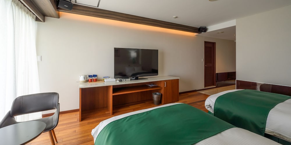 スーペリアルーム (グリーン) : 定員2名 禁煙 客室18 | ホテルリゾネックス名護