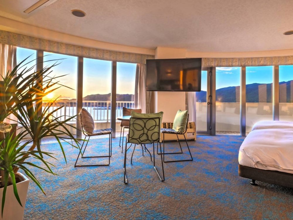 エグゼクティブルーム : 定員4名-5名 喫煙可 客室14 | ホテルリゾネックス名護