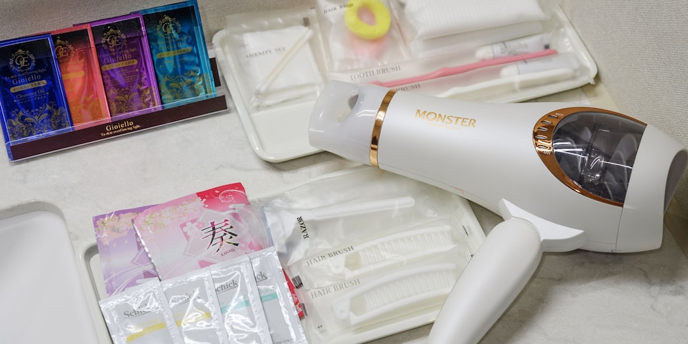 スーペリアルーム (レッド) : 定員2名 禁煙 客室16 | ホテルリゾネックス名護