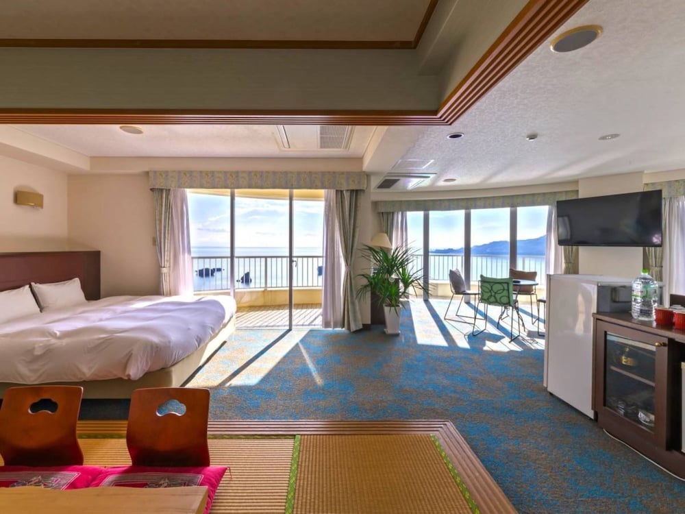 エグゼクティブルーム : 定員4名-5名 喫煙可 | ホテルリゾネックス名護