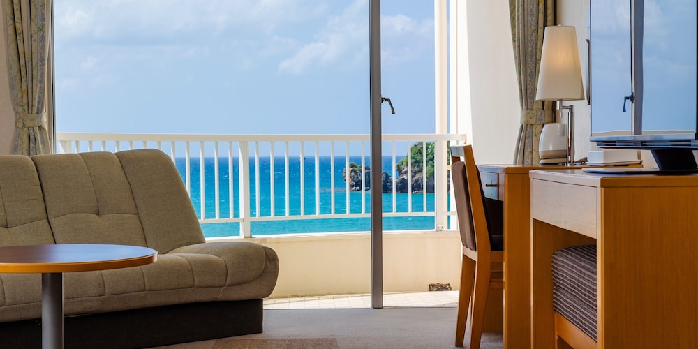 本館洋室 (禁煙) 客室7 | ホテルリゾネックス名護