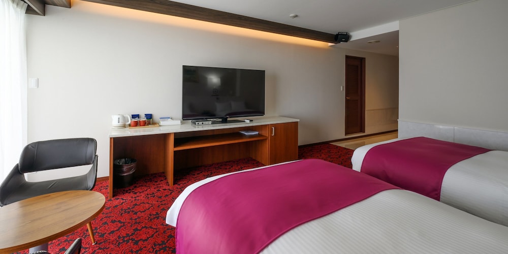 スーペリアルーム (レッド) : 定員2名 禁煙 客室8 | ホテルリゾネックス名護