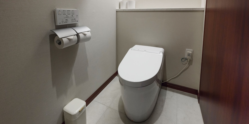 スーペリアルーム (レッド) : 定員2名 禁煙 客室11 | ホテルリゾネックス名護