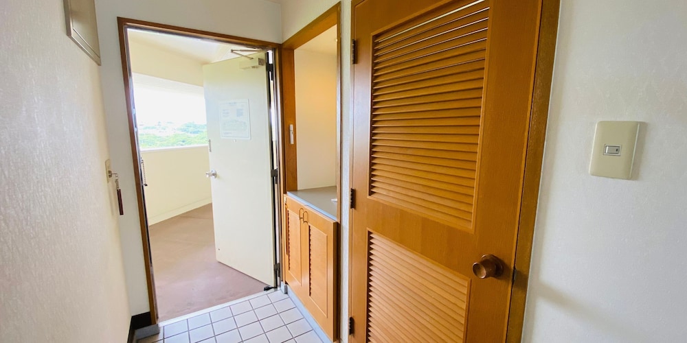 エグゼクティブルーム : 定員4名-5名 喫煙可 客室9 | ホテルリゾネックス名護