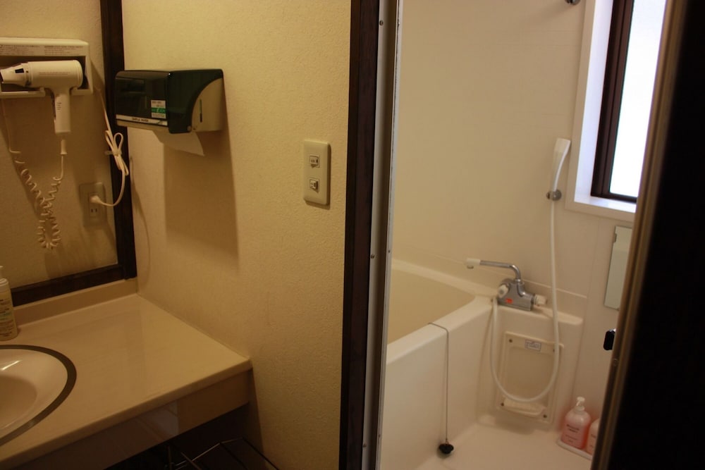 和室（3名部屋、プライベートバスルーム） バスルーム0 | 旅館 むら山