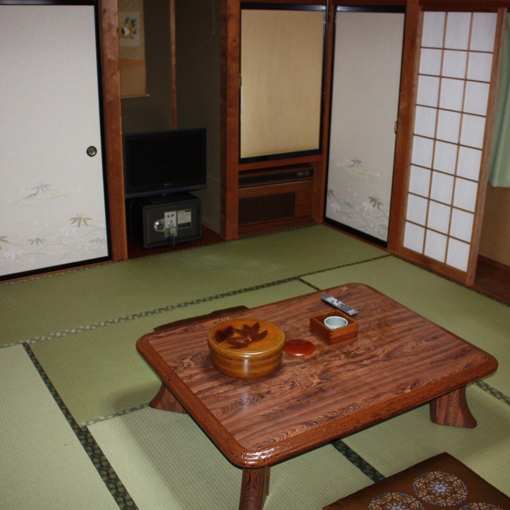 和室(3人部屋、共用バスルーム) | 旅館 むら山