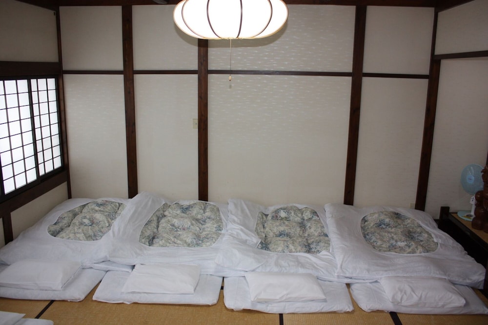 和室 (4-5名部屋 共有バスルーム) | 旅館 むら山