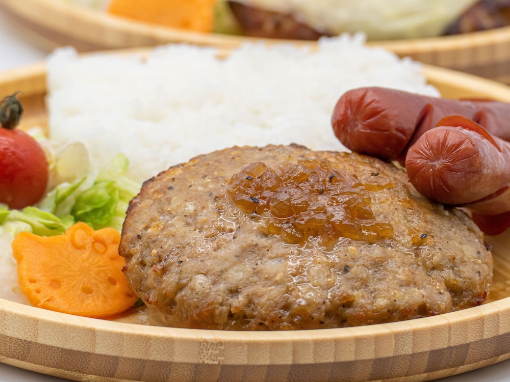 スタンダードダブル 禁煙 - ぐでたま ワンプレート朝食付き(旨味たっぷりあぐー豚ハンバーグ) 客室4 | ホテル 沖縄 with サンリオ キャラクターズ