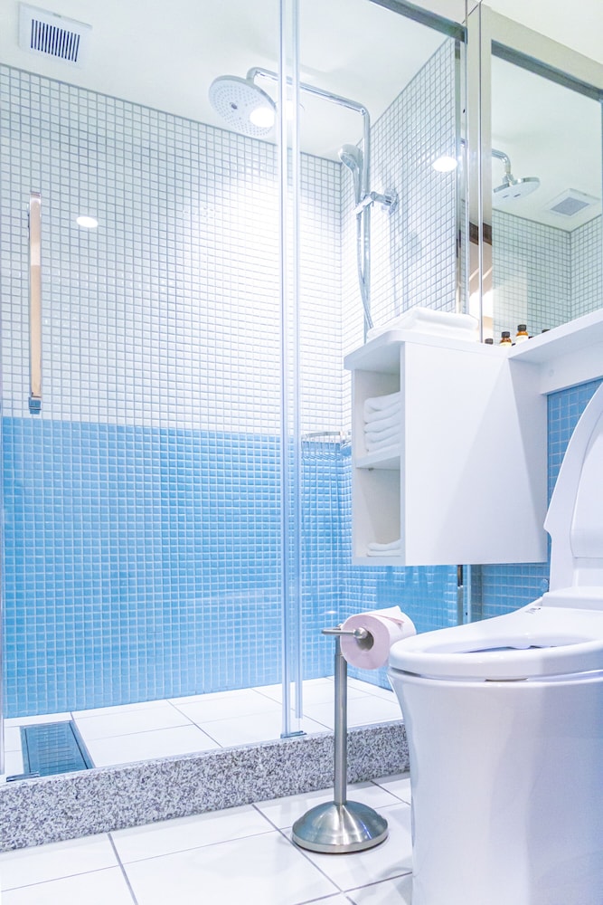 スタンダードツイン 禁煙 - シナモロール バスルームのシャワー0 | ホテル 沖縄 with サンリオ キャラクターズ