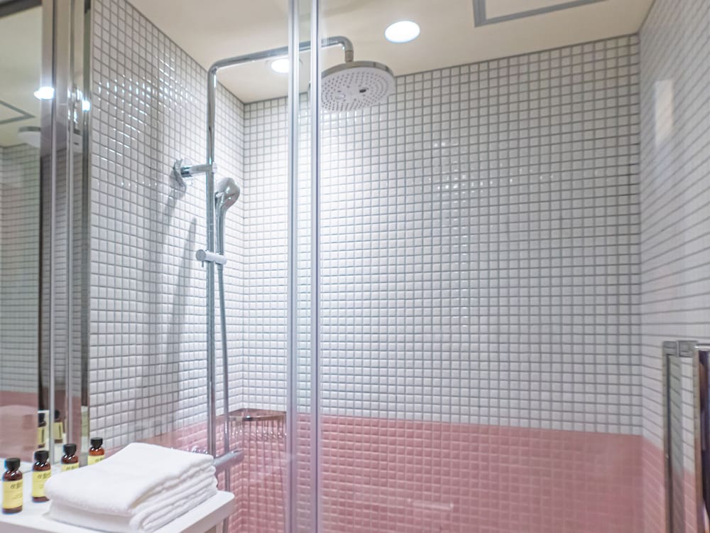 お部屋タイプお任せ ツインルーム 禁煙 バスルーム0 | ホテル 沖縄 with サンリオ キャラクターズ