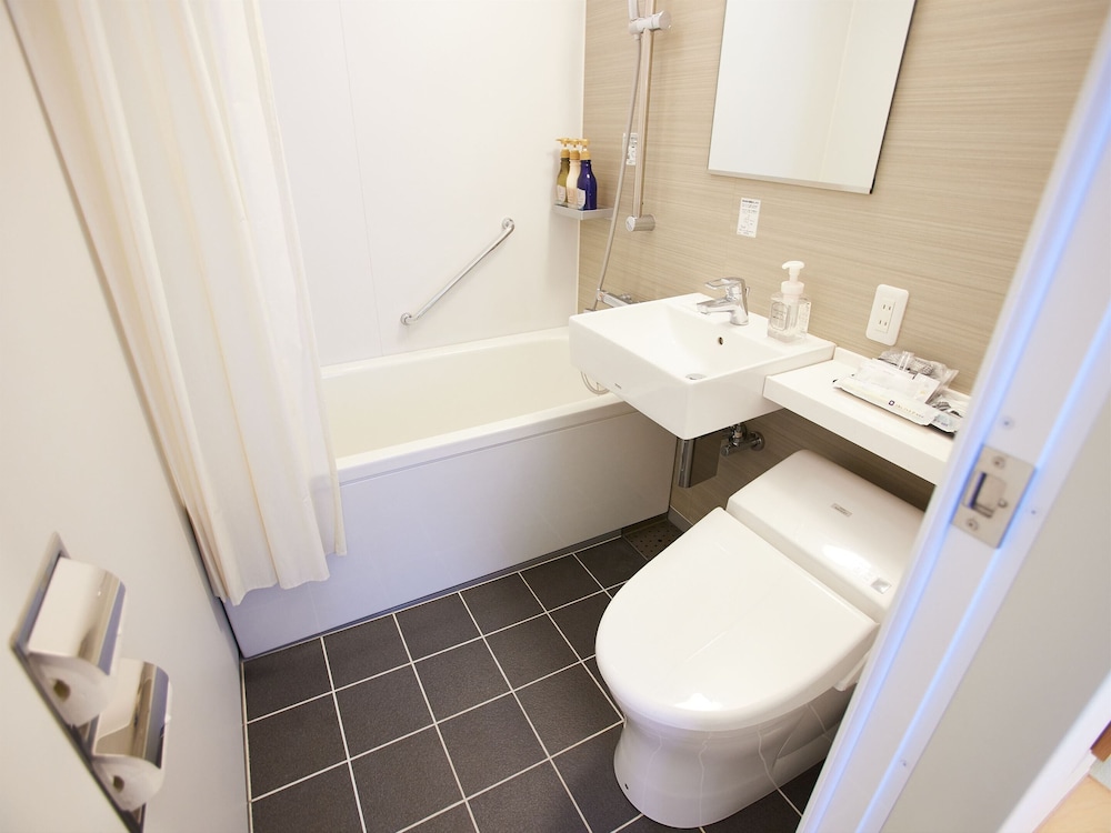 エコノミー ツインルーム 禁煙 バスルーム2 | 京湯元 ハトヤ瑞鳳閣