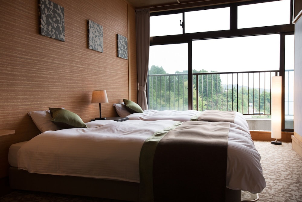 和室 (スペシャルルーム) 客室2 | 氷見温泉郷 くつろぎの宿 うみあかり