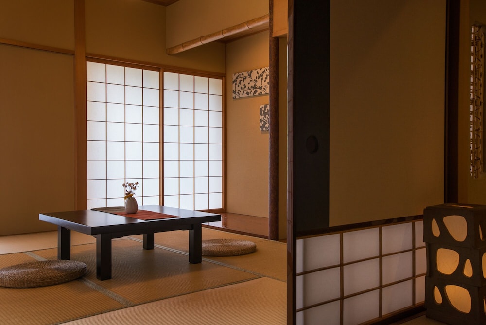 和室 (スペシャルルーム) 客室1 | 氷見温泉郷 くつろぎの宿 うみあかり