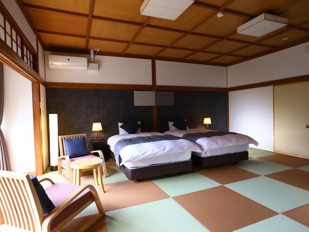 スーペリア ツインルーム 客室1 | 氷見温泉郷 くつろぎの宿 うみあかり