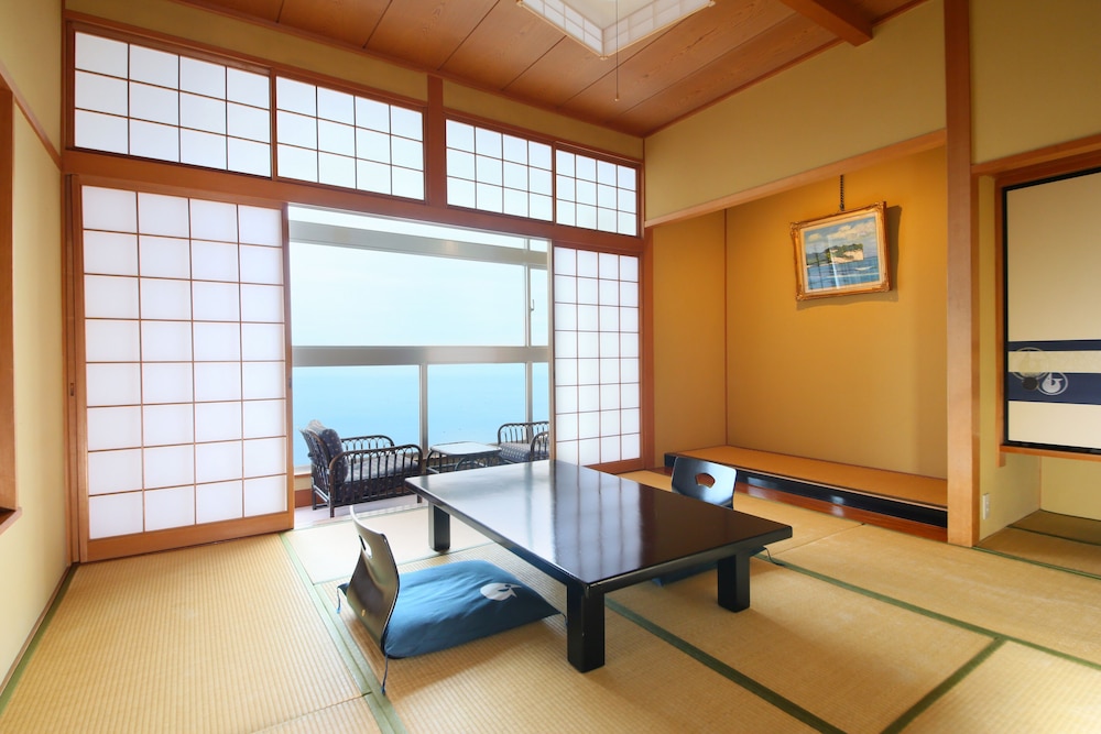 和室 客室1 | 氷見温泉郷 くつろぎの宿 うみあかり