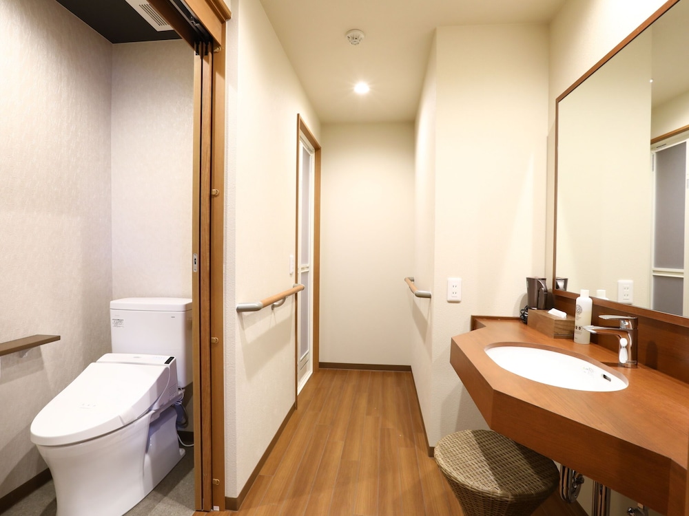 デラックス ツインルーム バスルーム3 | 氷見温泉郷 くつろぎの宿 うみあかり