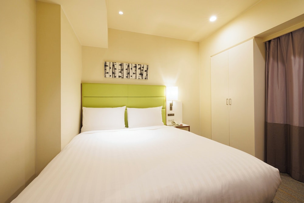 スタンダード ルーム ダブルベッド 1 台 (Humidifier) 客室6 | ANAホリデイ・イン札幌すすきの by IHG