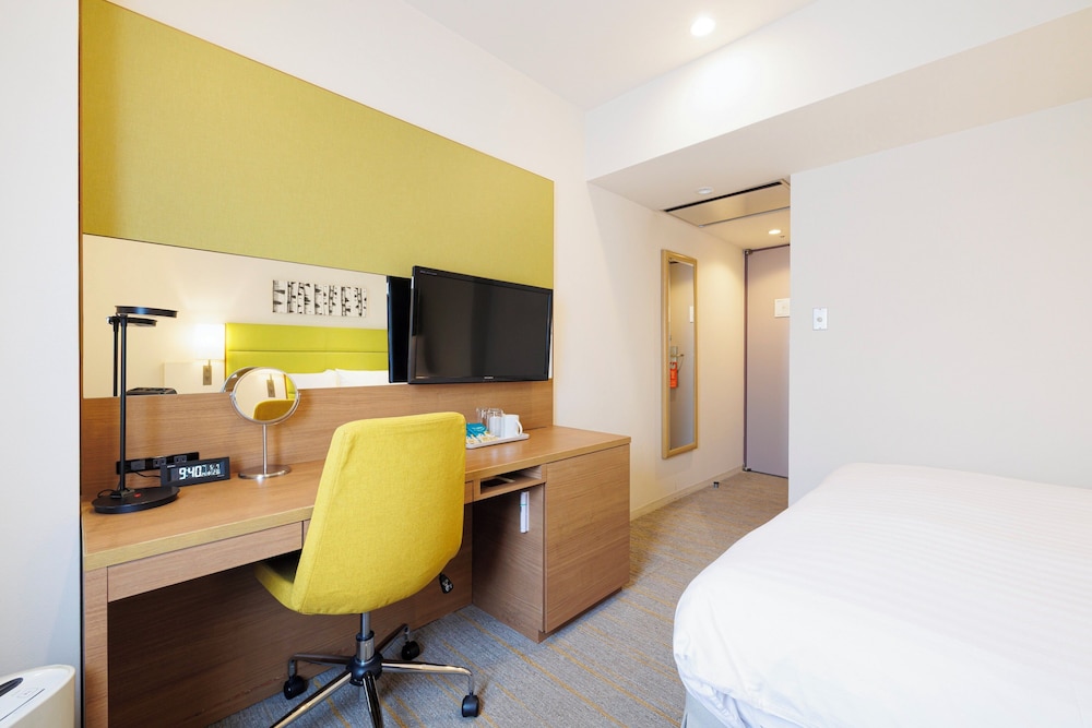 スタンダード ルーム ダブルベッド 1 台 (Humidifier) 客室10 | ANAホリデイ・イン札幌すすきの by IHG