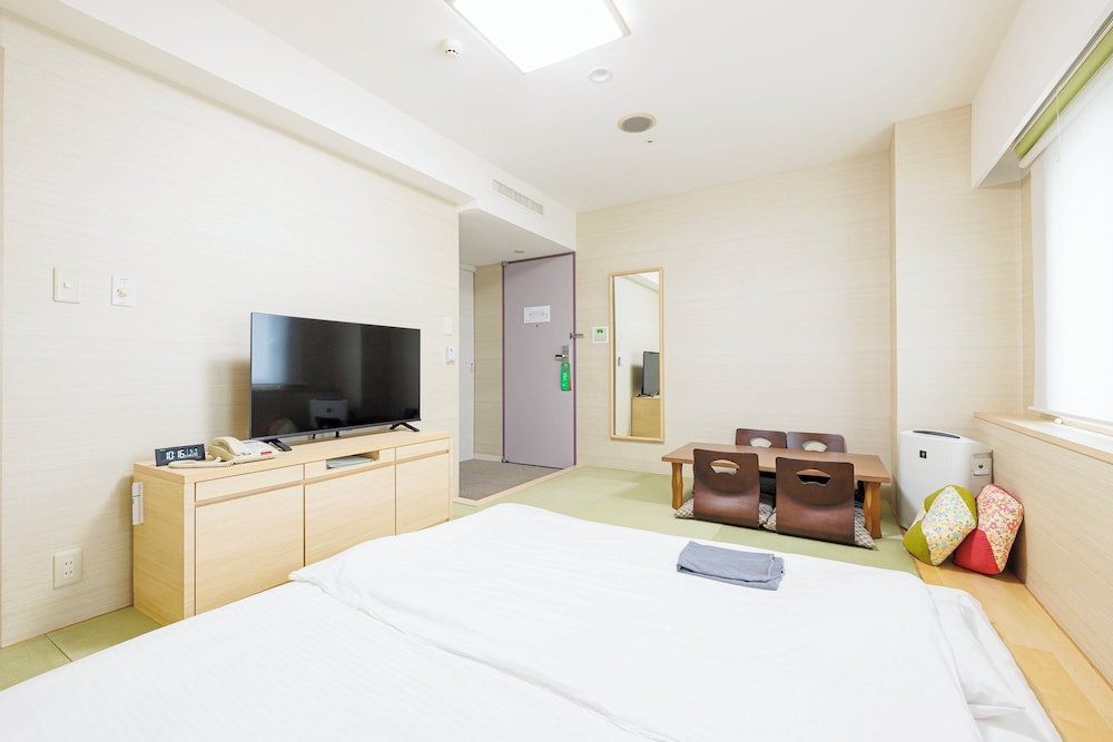 プレミアム ルーム ベッド (複数台) 客室3 | ANAホリデイ・イン札幌すすきの by IHG