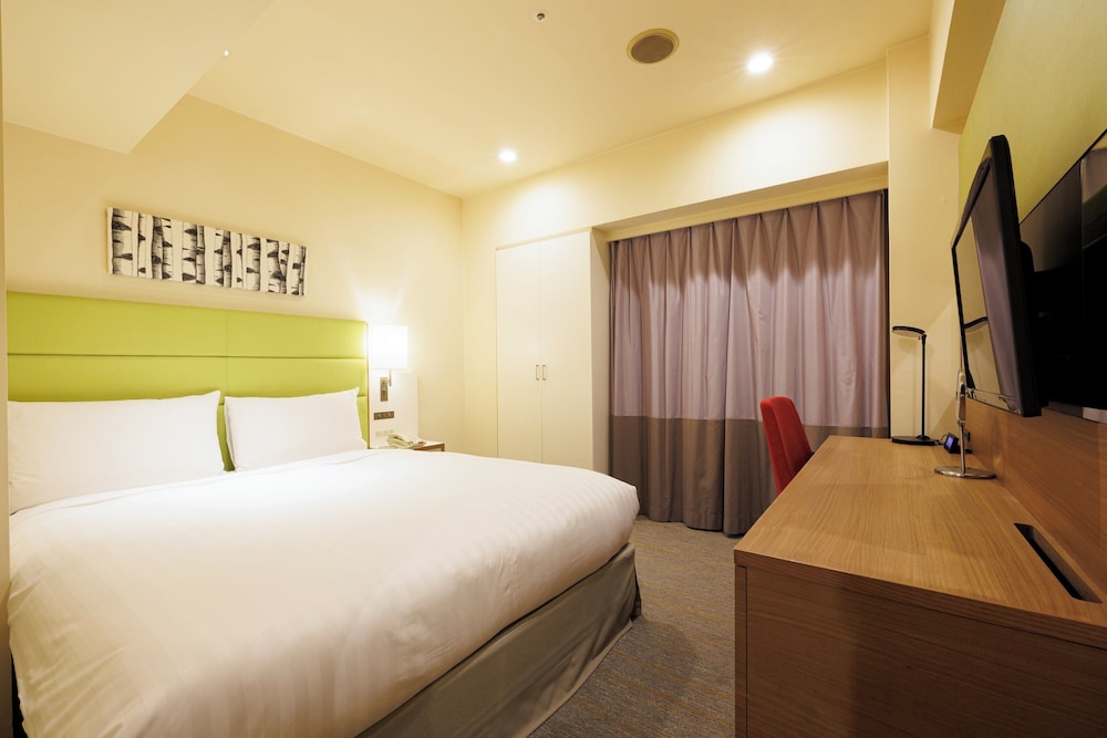 スタンダード ルーム ダブルベッド 1 台 (Humidifier) 客室8 | ANAホリデイ・イン札幌すすきの by IHG