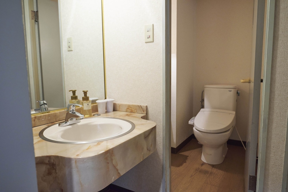 スタンダード ダブルルーム 喫煙可 バスルームの設備0 | ホテル町田ヴィラ