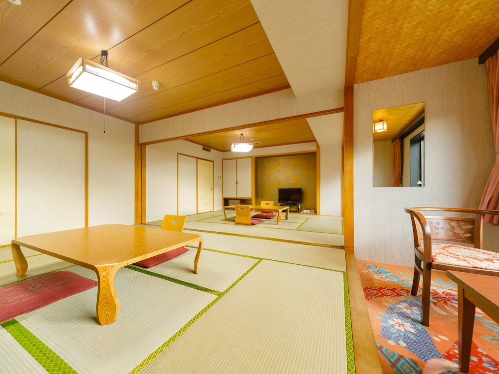 【本館】和室大部屋(10畳+10畳 二間続き) 禁煙 客室1 | 定山渓ビューホテル