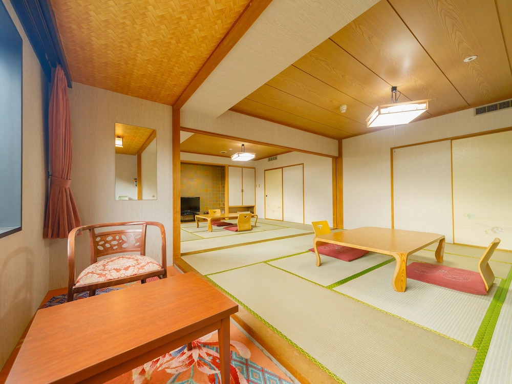 【本館】和室大部屋(10畳+10畳 二間続き) 禁煙 客室2 | 定山渓ビューホテル